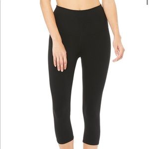 alo yoga high waist airbrush capri